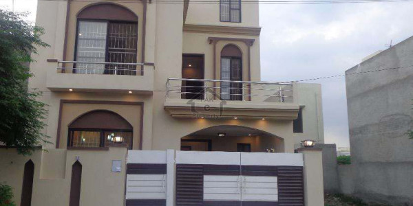 Luxury Modern House Very Close To The Park For Rent