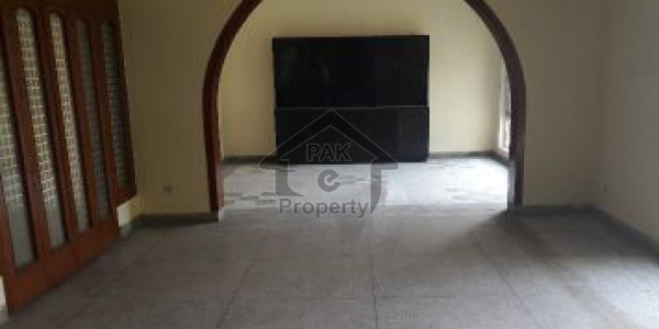 Commercial 1st Floor For Rent