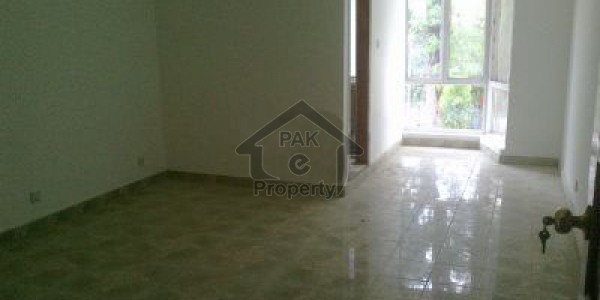 Commercial 1st Floor For Rent