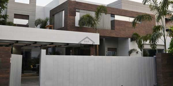 Valencia 10 Marla Awesome Bungalow For Sale