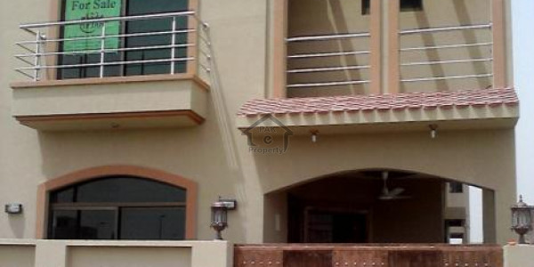 Valencia A1 Block 22 Marla Brand New 80 Ft Road Awesome Bungalow