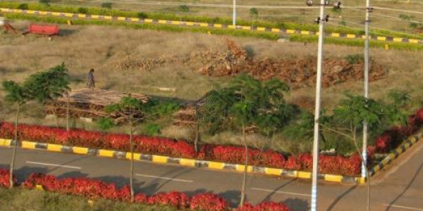 10 Marla Plot No. 58 Near Wateen Chowk LUMS University Commercial Markets Park Masjid For Urgent Sal