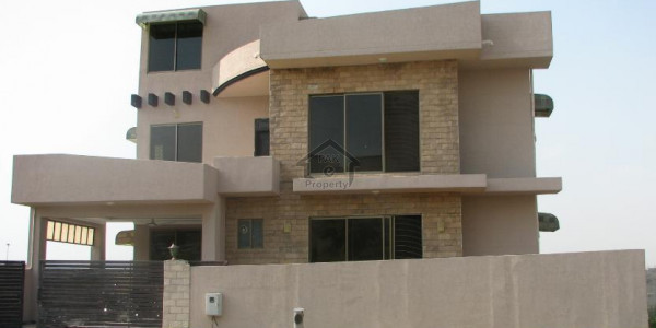 DHA Phase 3 Block Z - 16 Marla Brand New Plaza For Rent