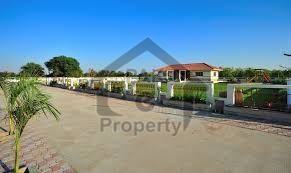 8 Marla Commercial Plot For Sale