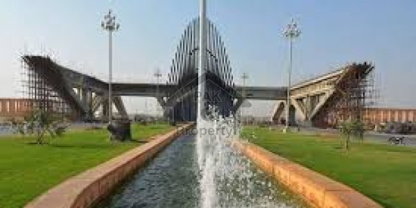 600 Yard Corner Land Against Plot On F-16/4 Service Road F15 Facing