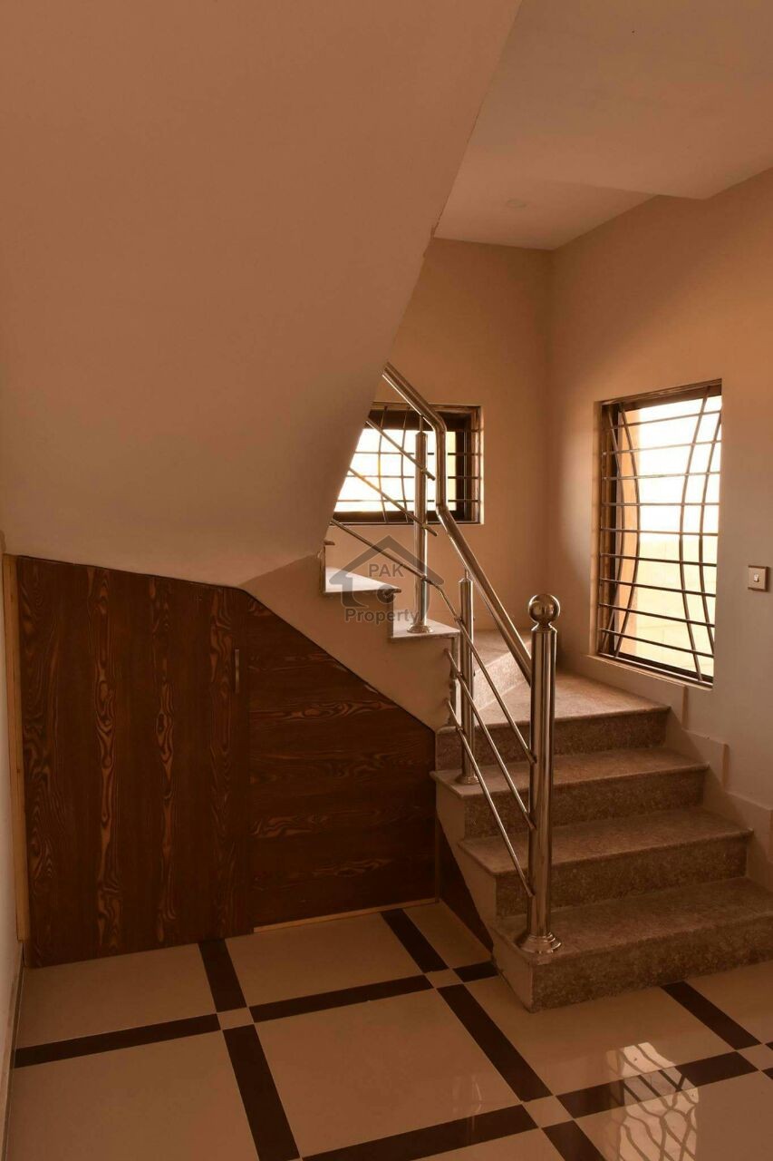 10 marla upper portion for rent ground locked in bahria town ph 3