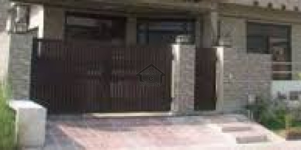 F7 500 Sq Yd Beautiful House 3 Beds Lawn