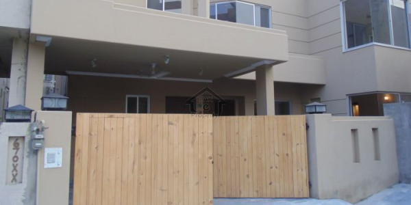 10 Marla House With 4 Bedrooms Available For Sale