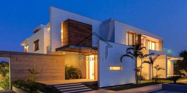 4 Bed Full house 40x80 G-9/1 huge lawn parking