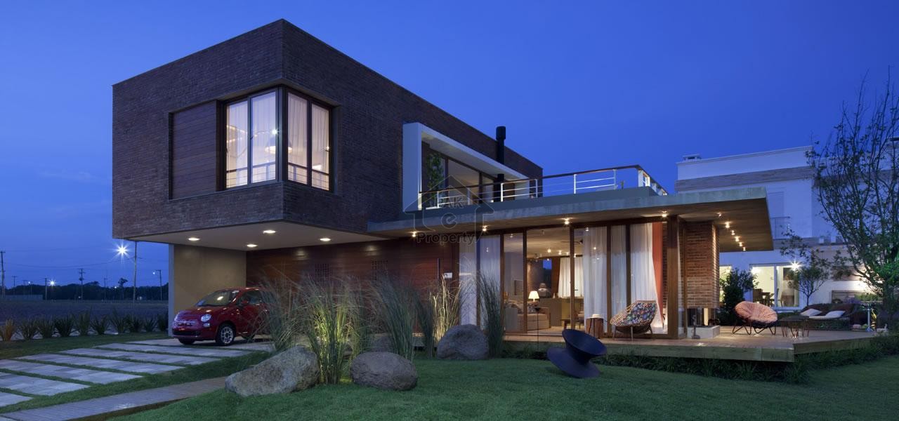 5 bed rooms 1200 yards renovated house F-8 and F-7 front and back lawn