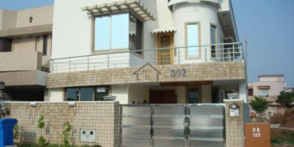 F-10 At Ideal Location Beautiful Full House