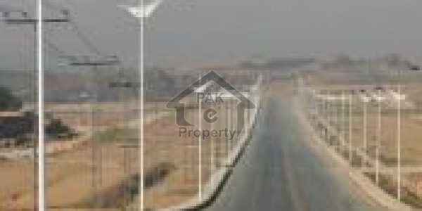 In Block: J Plot of 1 kanal in fair price is available