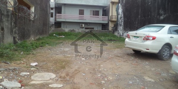 Plot Available For Sale In G-13/4 On Beautiful Location