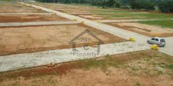 10 Marla Plot in Pleasant and Nice location of Gulberg