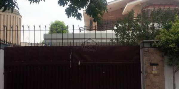 Allama Iqbal Town -10 Marla Double Storey House Is Available For Sale