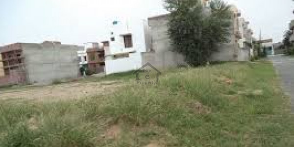 DHA Defence - DEFENCE 300 YARDS SAHIL STREET 2PHASE 8 EXTENSION DHA IN Karachi