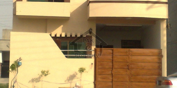 Dreams Ambassador Offers 100 Yards Slightly Used Bungalow For Sale On 4 Bedrooms Drawing Dinning