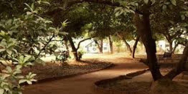 Bahria Enclave - Sector A 10 Marla Park Face Plot For Sale