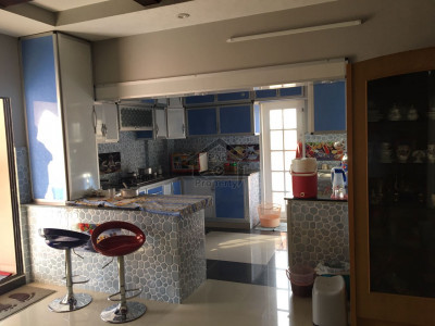 Pent house 4 bedrooms 300 sqr. yards maqboolabad