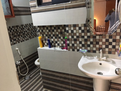 Pent house 4 bedrooms 300 sqr. yards maqboolabad