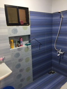 Pent house 4 bedrooms 300 sqr. yards maqboolabad