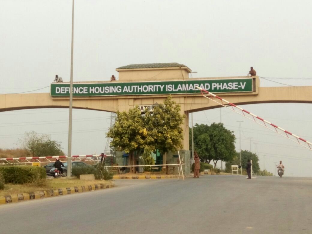 F-11 Beautiful 500 Sq.yd 5 Bed Rooms Tiles Flooring House For Rent