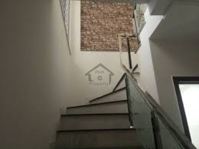 Pakistan Town-Ideal Location 10 Marla Used House Double Storey For Sale In  Islamabad