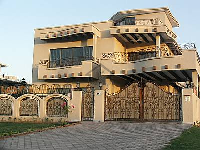 New Model Town, Gujrat, 675 sqft House Available For Sale
