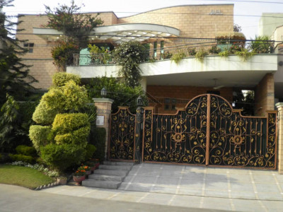 Bahria Town Phase 8 - Safari Homes, 5 Marla European Style House For Sale.