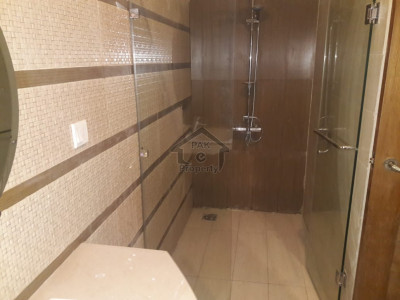 5 bedroom 5 bathrooms  kitchen drawing and dining tares margala hills view car parking heating cooling system