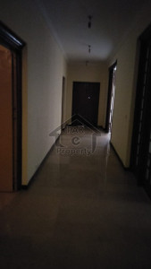 5 bedroom  bathrooms  kitchen tv lounge drawing and dining tares