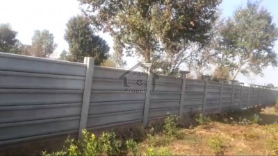 Plot for sale in New Allama Iqbal town Pahlia road M.B.din