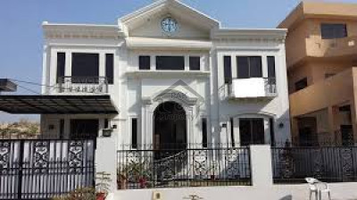 Iqbal Park, - 10 Marla -  House For Sale.