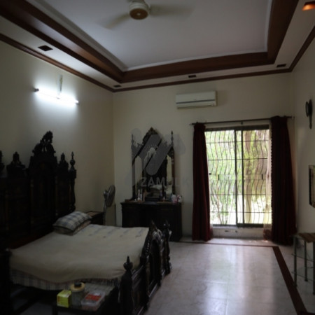 34 Marla Lavish Banglow For Sale At Amir Town Canal Road