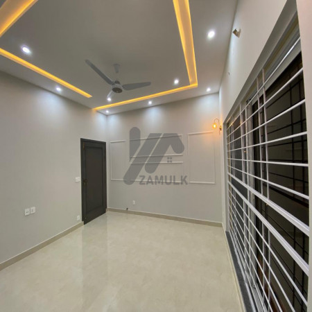 10 Marla House For Sale In Bahria Town Lahore Near Eiffel tower.