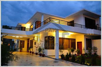 I-8 Corner Upper Portion For Rent