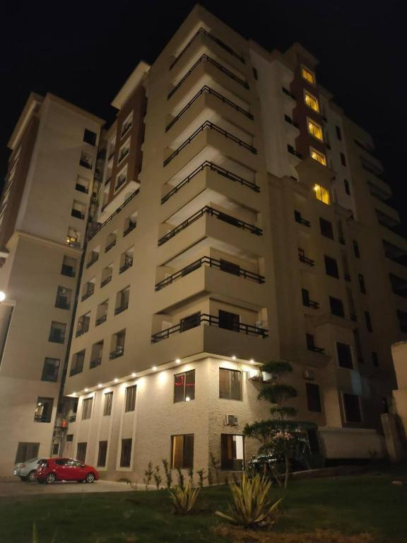 2600 Square Feet Flat For Sale In DHA Phase 7 Extension